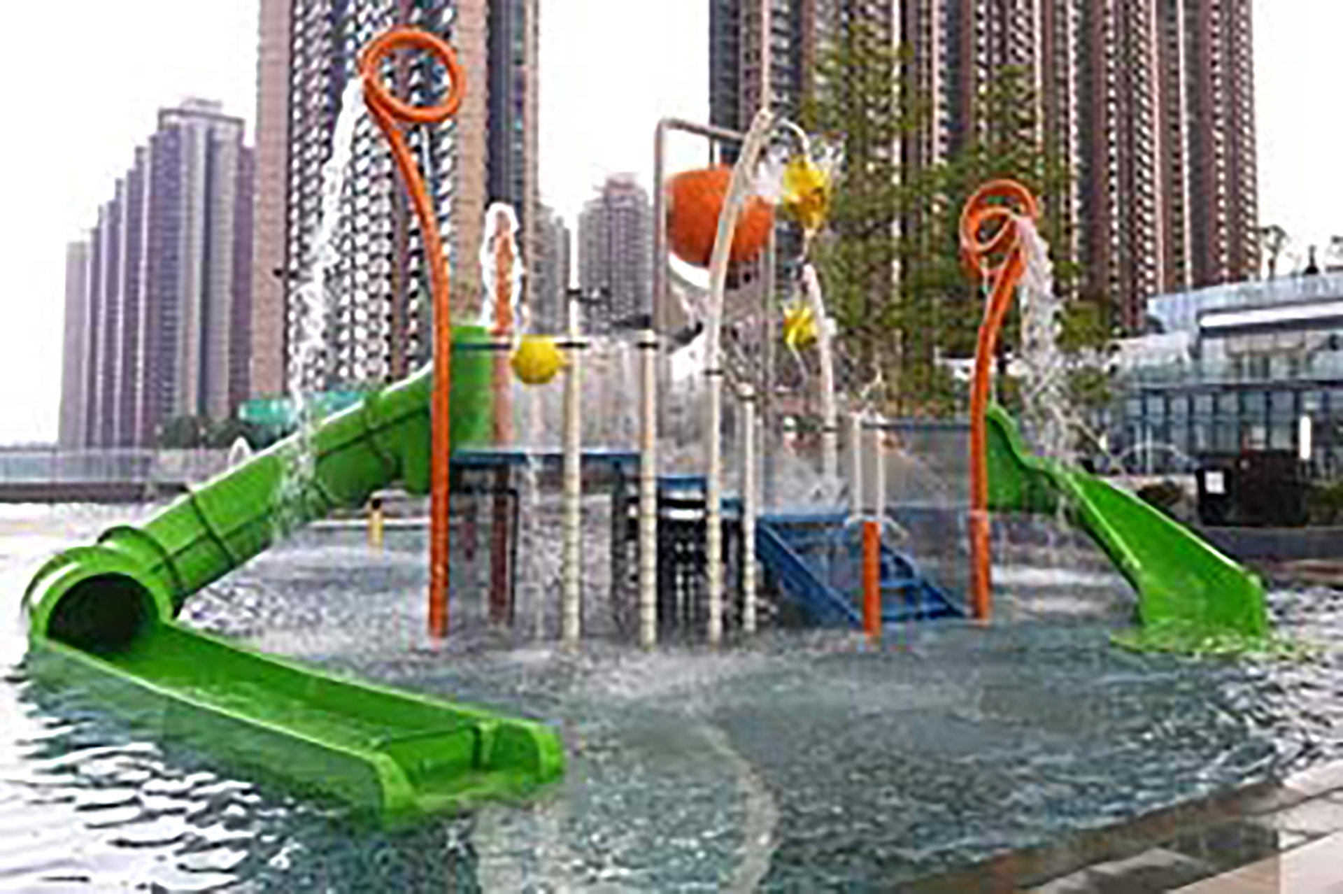 水上滑梯